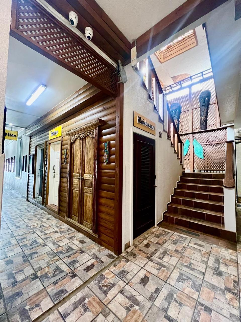 Mr. Tucan Hotel ウェスト・エンド エクステリア 写真